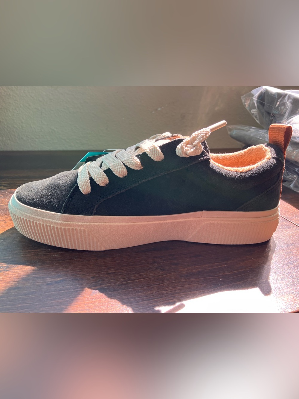 Reef Dawn Day Low-Top Sneakers in Black & White
